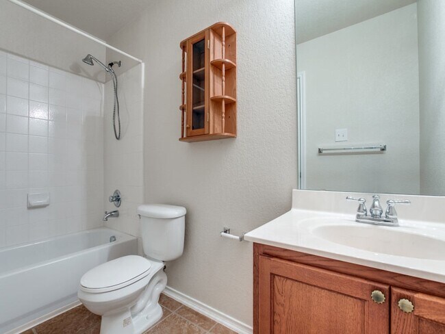 Building Photo - 10116 Villa Del Lago