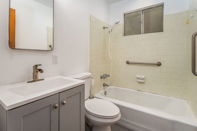 Building Photo - 6352 Clyde Ave