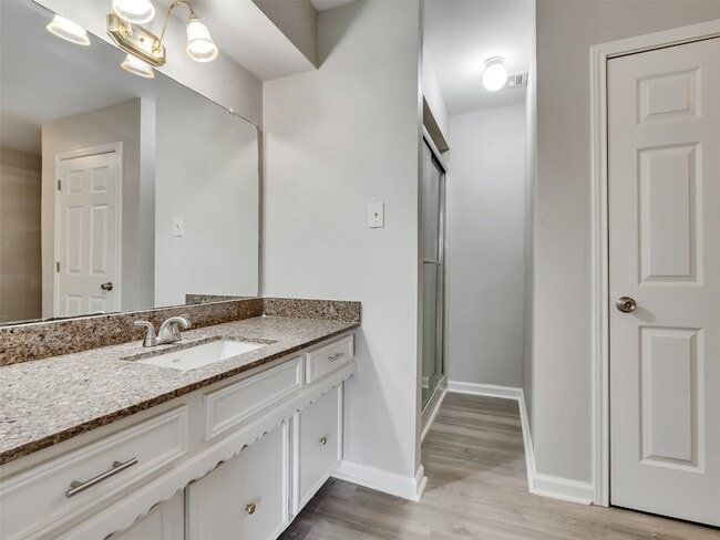 Building Photo - 612 Orangewood Dr