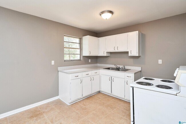 Building Photo - 4611 Oak Dr