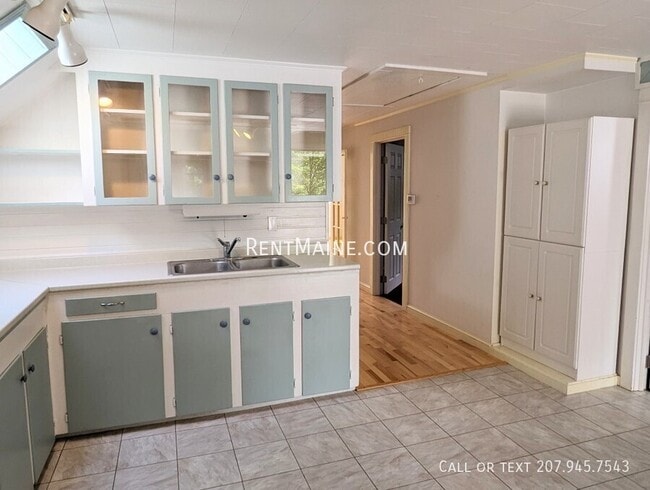 Building Photo - 54 Penobscot St