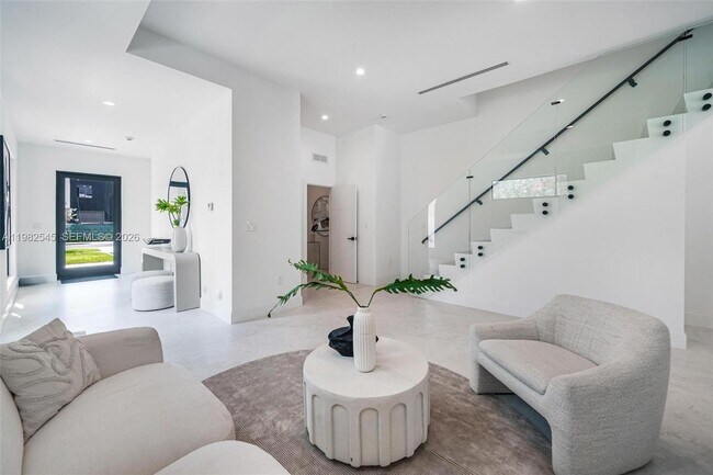 Building Photo - 2937 SW 21st St