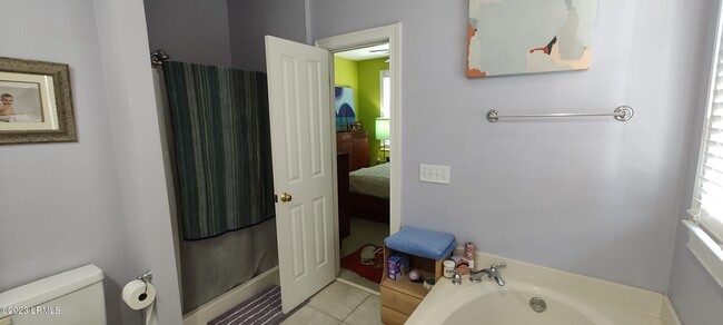 Building Photo - 45 Holbrook Dr