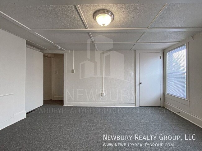 Building Photo - 29 Hickory St