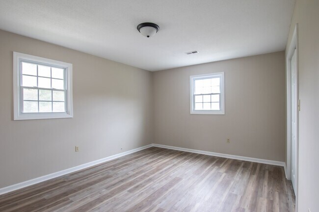 Building Photo - ONE YEAR LEASE WITH POSSIBLE LEASE PURCHAS...