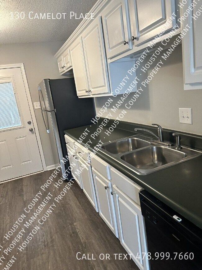 Building Photo - 130 Camelot Pl