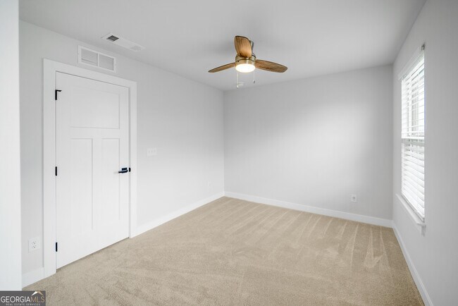 Building Photo - 533 Daffodil Ln