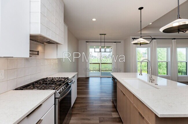 Building Photo - 5901 NE Sherman Dr