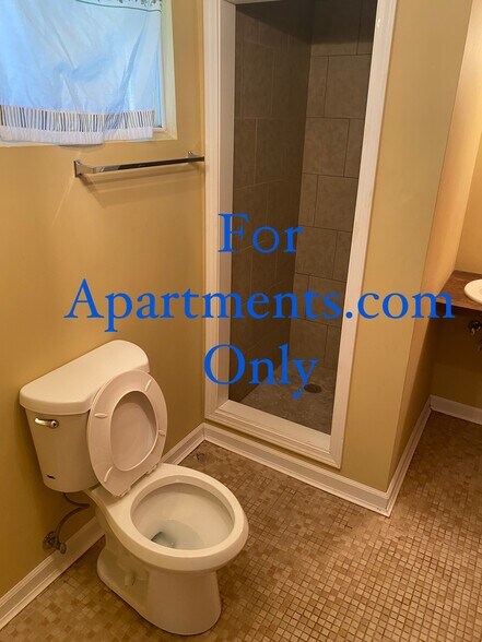 Building Photo - 105 Hunt Ave