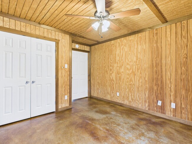 Building Photo - 5822 Leonard Rd