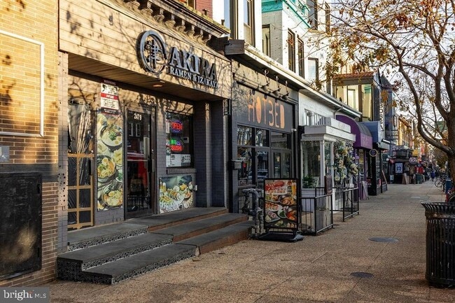 Building Photo - 2460 Ontario Rd NW