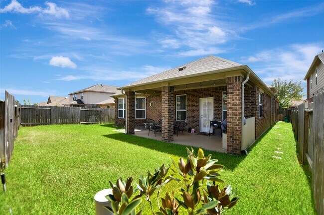 Building Photo - 18226 Russett Green Dr