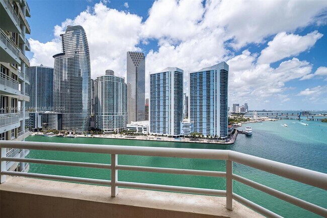 Building Photo - 888 Brickell Key Dr