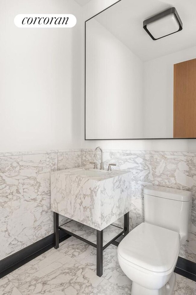 Building Photo - 15 E 30th St