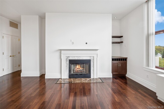 Building Photo - 1 Scarsdale Rd