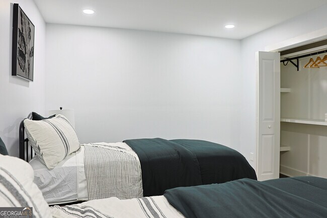 Building Photo - 2184 Skye Isles Pass SE