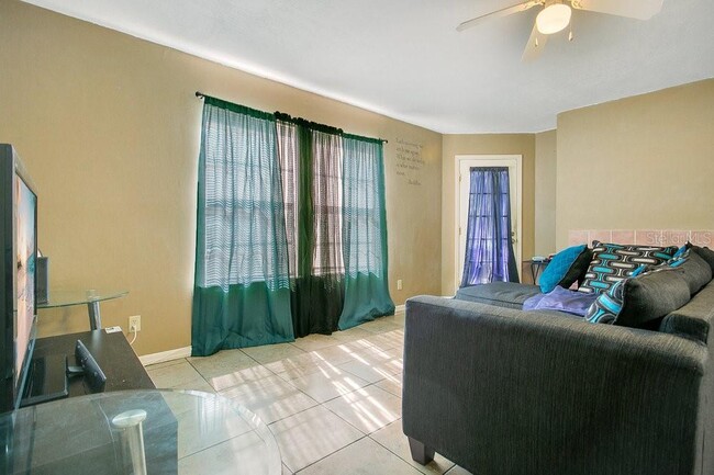 Building Photo - 5986 Westgate Dr