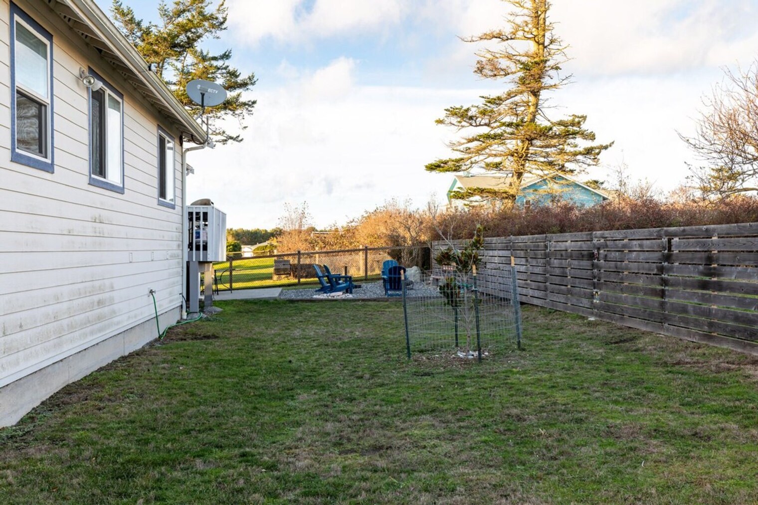 Building Photo - 734 La Fiesta St