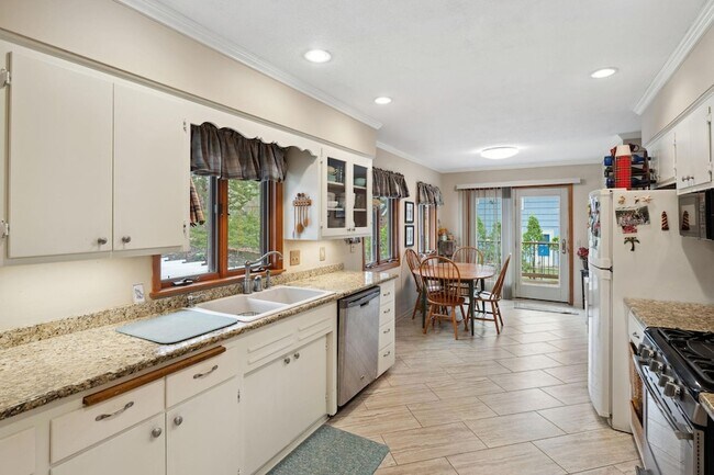 Building Photo - 6429 Mendelssohn Ln