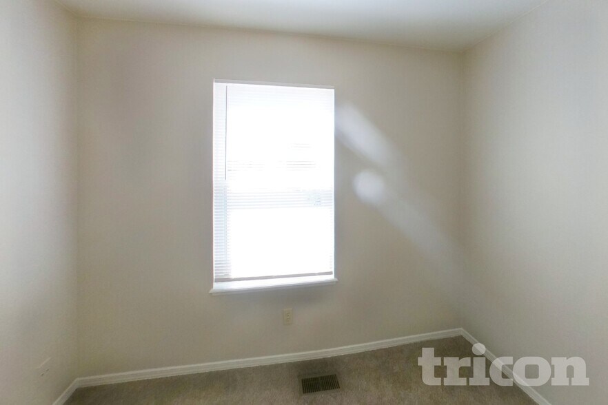 Building Photo - 5548 Many Springs Dr