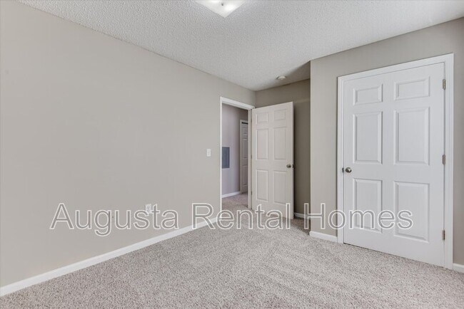 Building Photo - 320 Peachtree St