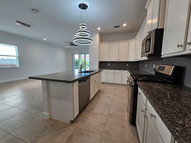 Building Photo - 4757 Saddle Ranch Rd