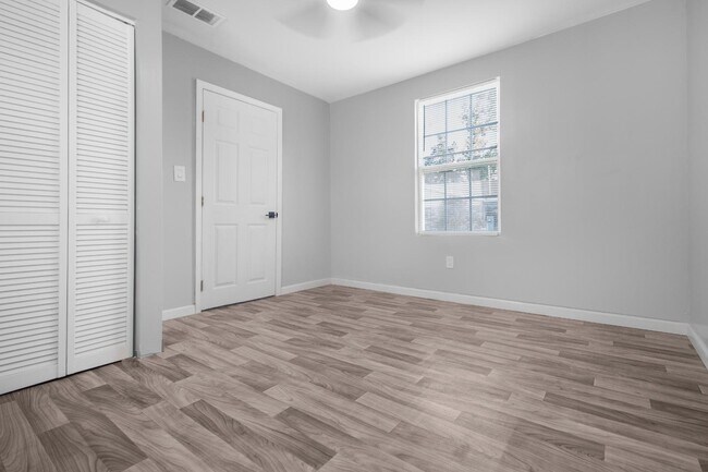 Building Photo - 517 Maine Ave