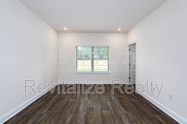 Building Photo - 13330 Shea Cir