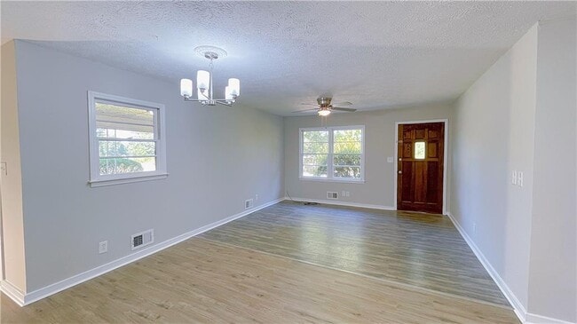 Building Photo - 122 Barnesville Rd