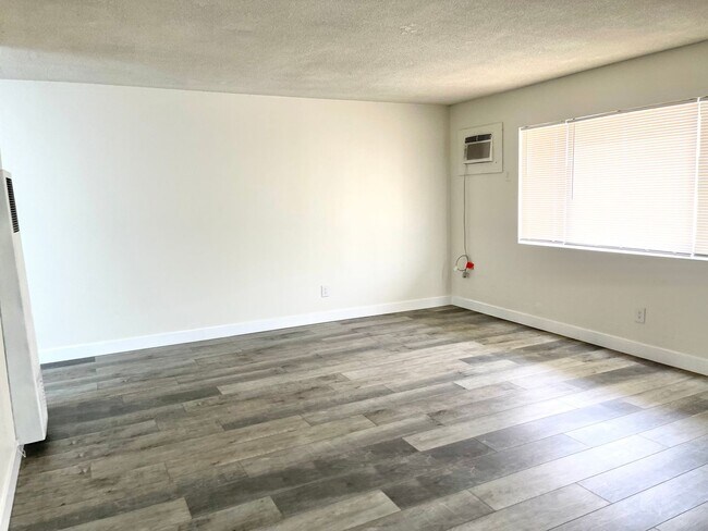 Building Photo - 319 S Alessandro St