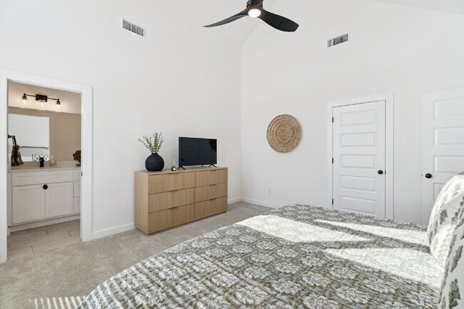 Building Photo - Fully Furnished Home in Broken Arrow