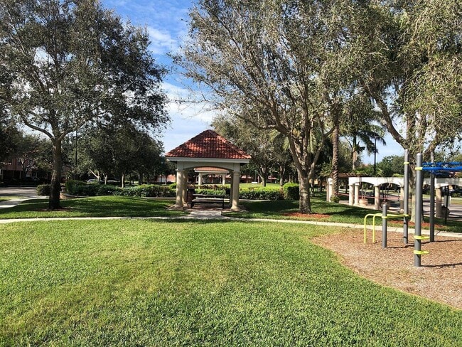 Building Photo - 2028 Alta Meadows Ln