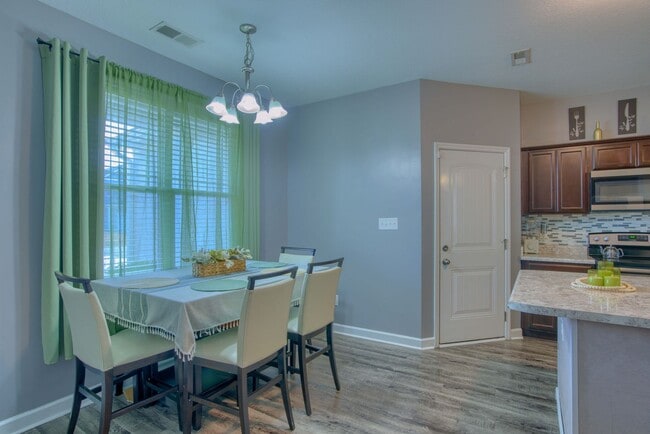 Building Photo - 328 Adobe Ln