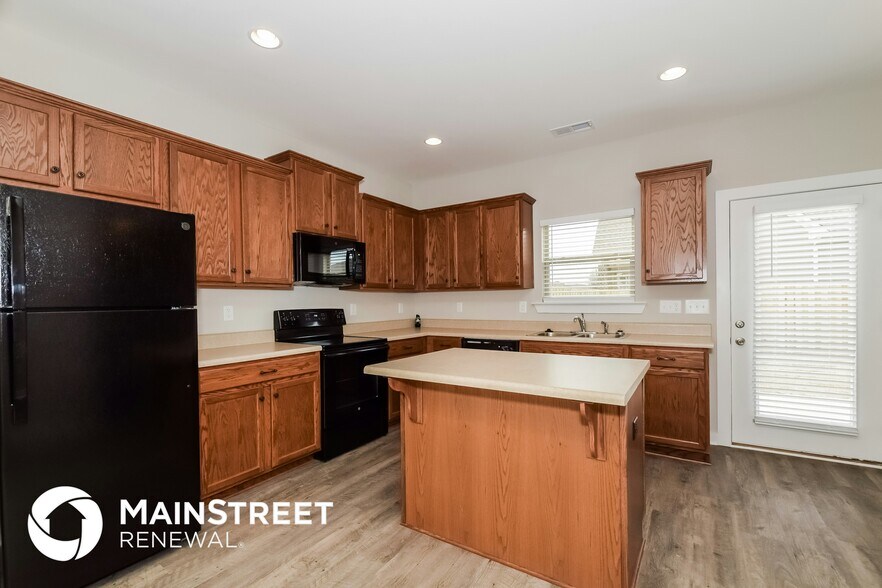 Building Photo - 158 King Richards Way