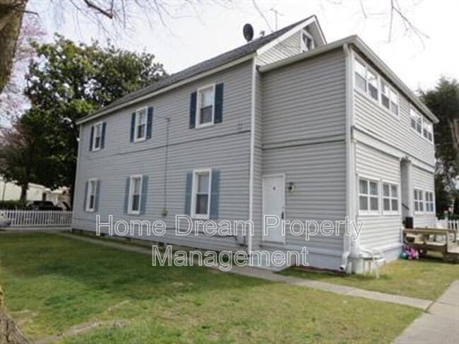 Building Photo - 961 Bryant Ave