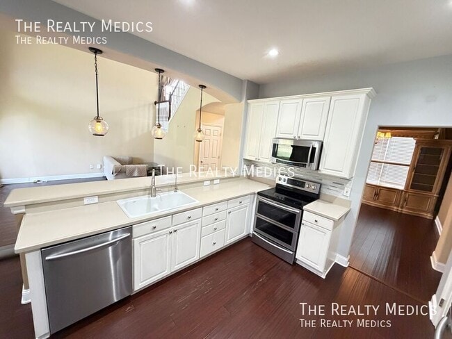 Building Photo - 1565 The Oaks Blvd
