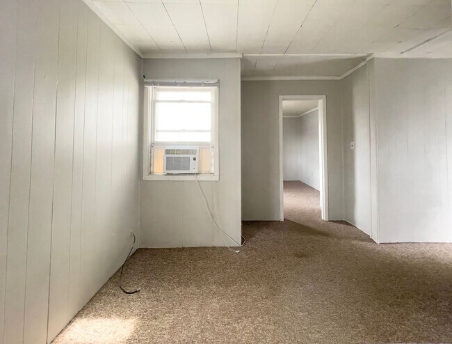 Building Photo - 830 W North St