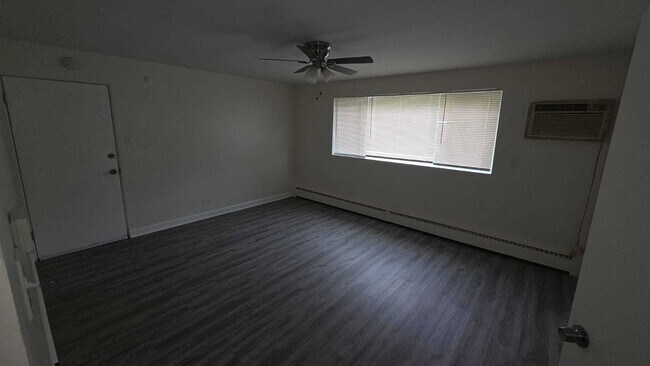 Building Photo - 14605 Des Plaines St