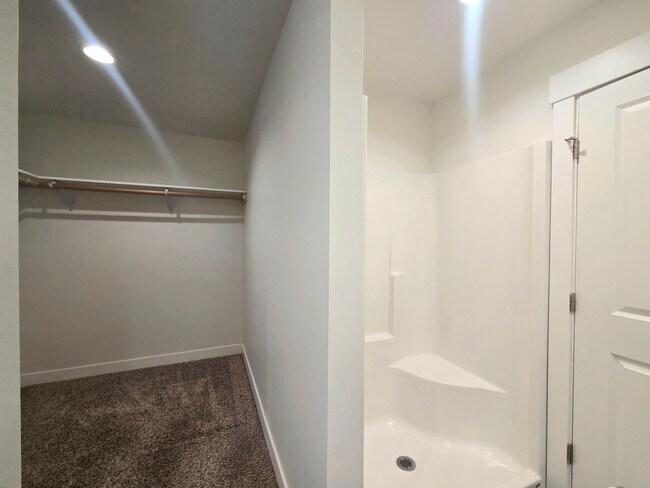 Building Photo - Newer Rambler in Mary Hill Estates!