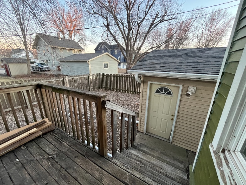 Building Photo - 1220 6th Ave