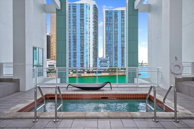 Building Photo - 900 Brickell Key Blvd