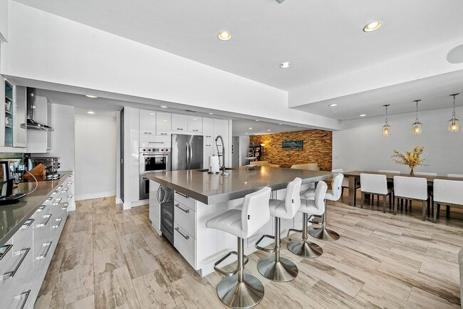 Building Photo - 740 NE 36th St