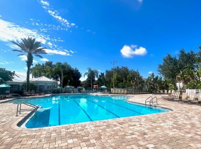 Building Photo - FURNISHED 3 Bedroom, 2 Bathrooms in the so...