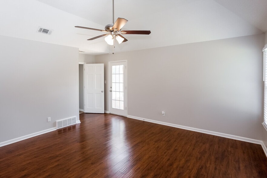 Building Photo - 4378 Bunker Hill Dr