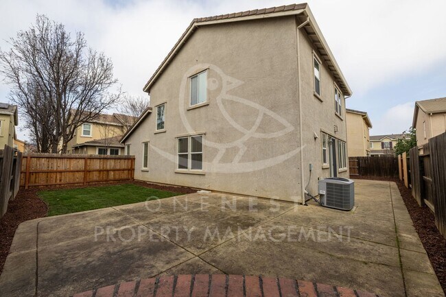 Building Photo - Spacious 3-Bedroom Home in Gated Lincoln Crossing Community