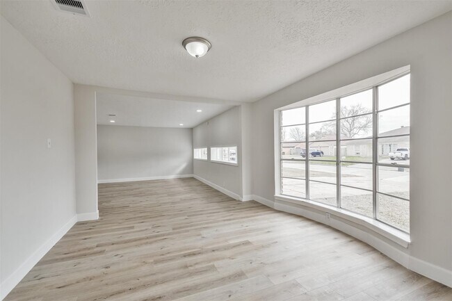 Building Photo - 12523 Drifting Winds Dr