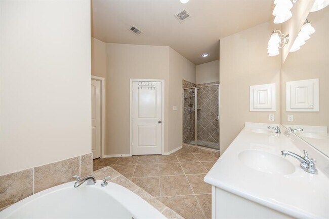Building Photo - 29011 Davenport Dr