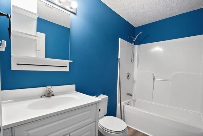 Building Photo - 23259 Laurel Hill Dr