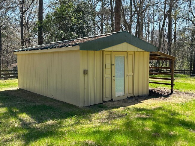 Building Photo - Charming Renovated 3 Bedroom, 1.5 Bath Home located off Hwy 87 on a 1 Acre lot.