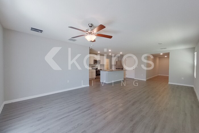Building Photo - 8604 SW 44th Ct